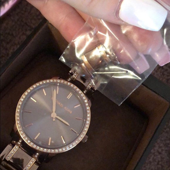 michael kors watch - Picture 2 of 3